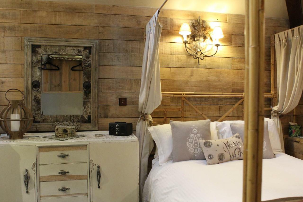 The Devils Cradle Hotel Farnham  Bagian luar foto