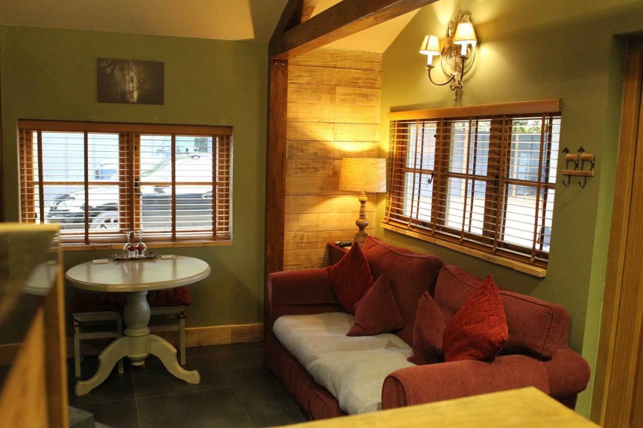 The Devils Cradle Hotel Farnham  Bagian luar foto